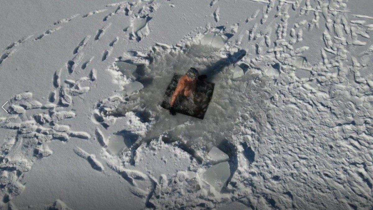 Uludağ'da buz tutan göletlere böyle girdi