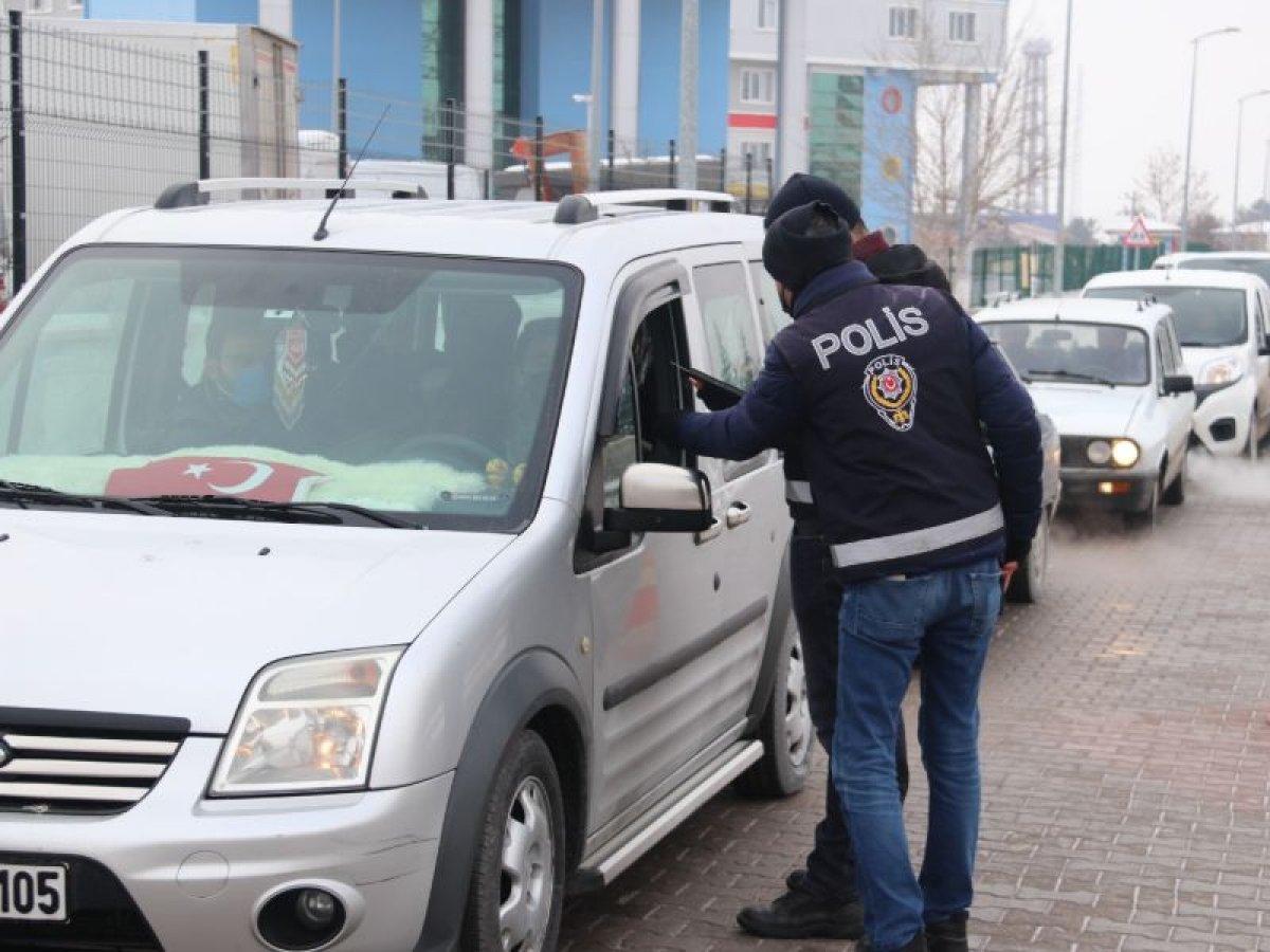 Jandarma, binlerce noktada 'Düzensiz Göç' uygulaması yaptı