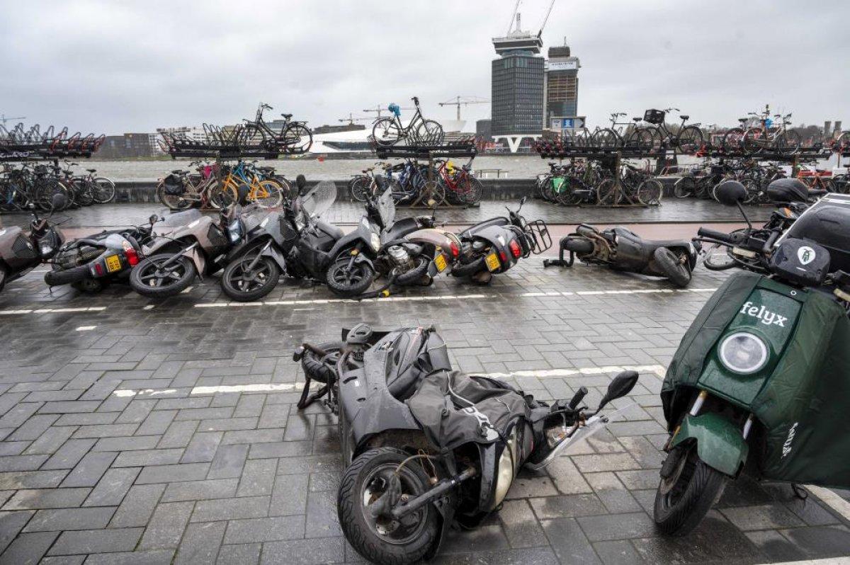 Hollanda'yı Corrie fırtınası vurdu