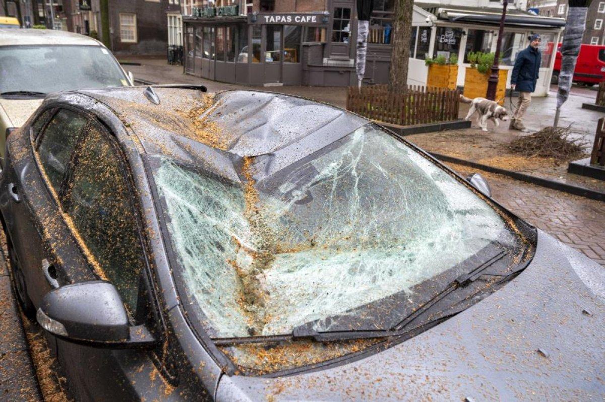 Hollanda'yı Corrie fırtınası vurdu