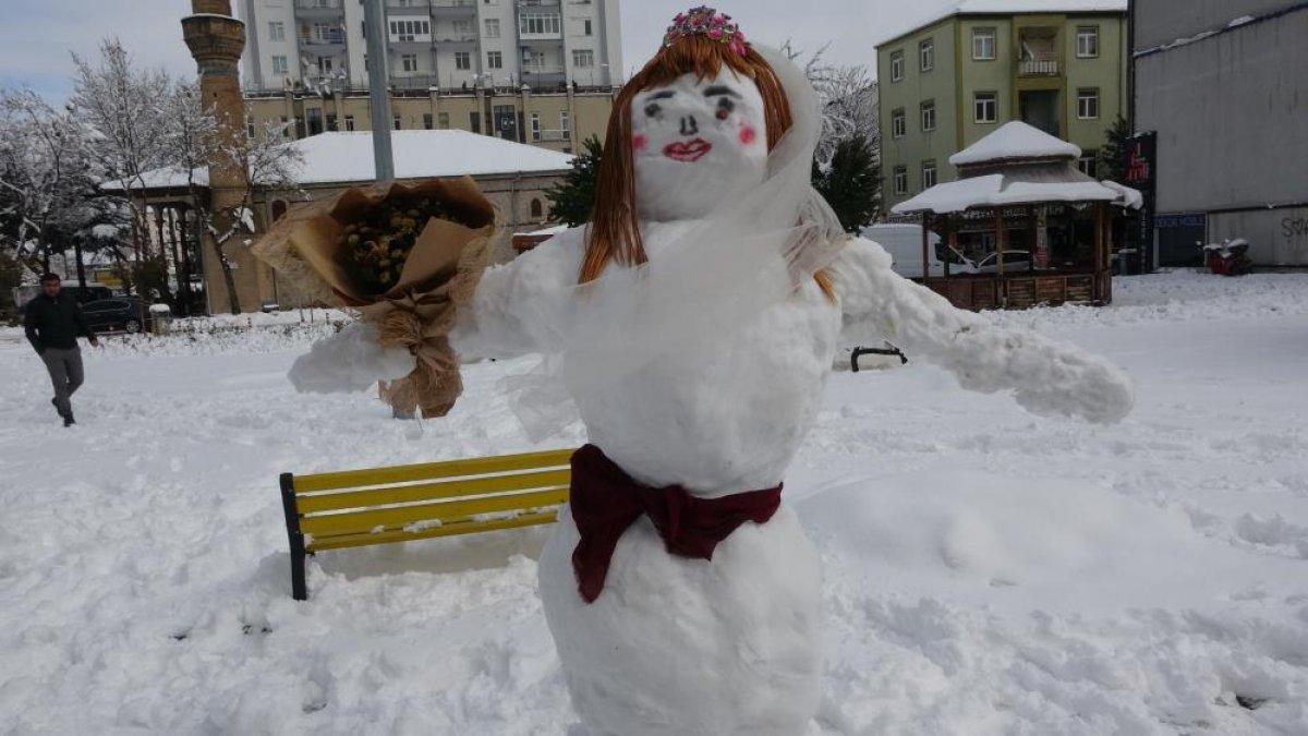 Isparta'da esnafın yaptığı kardan gelin yoğun ilgi gördü