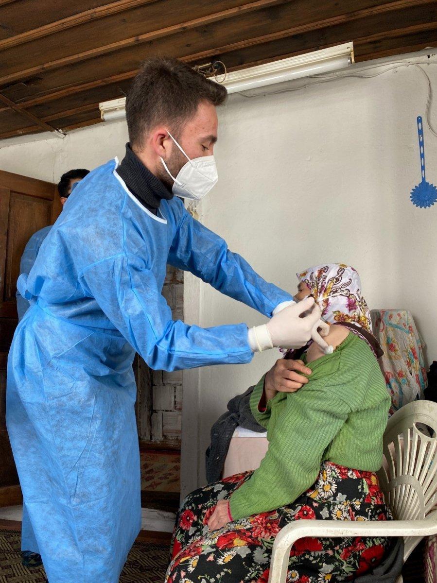 Karlı yolları aşan Samsunlu ekipler aşı mesaisinde