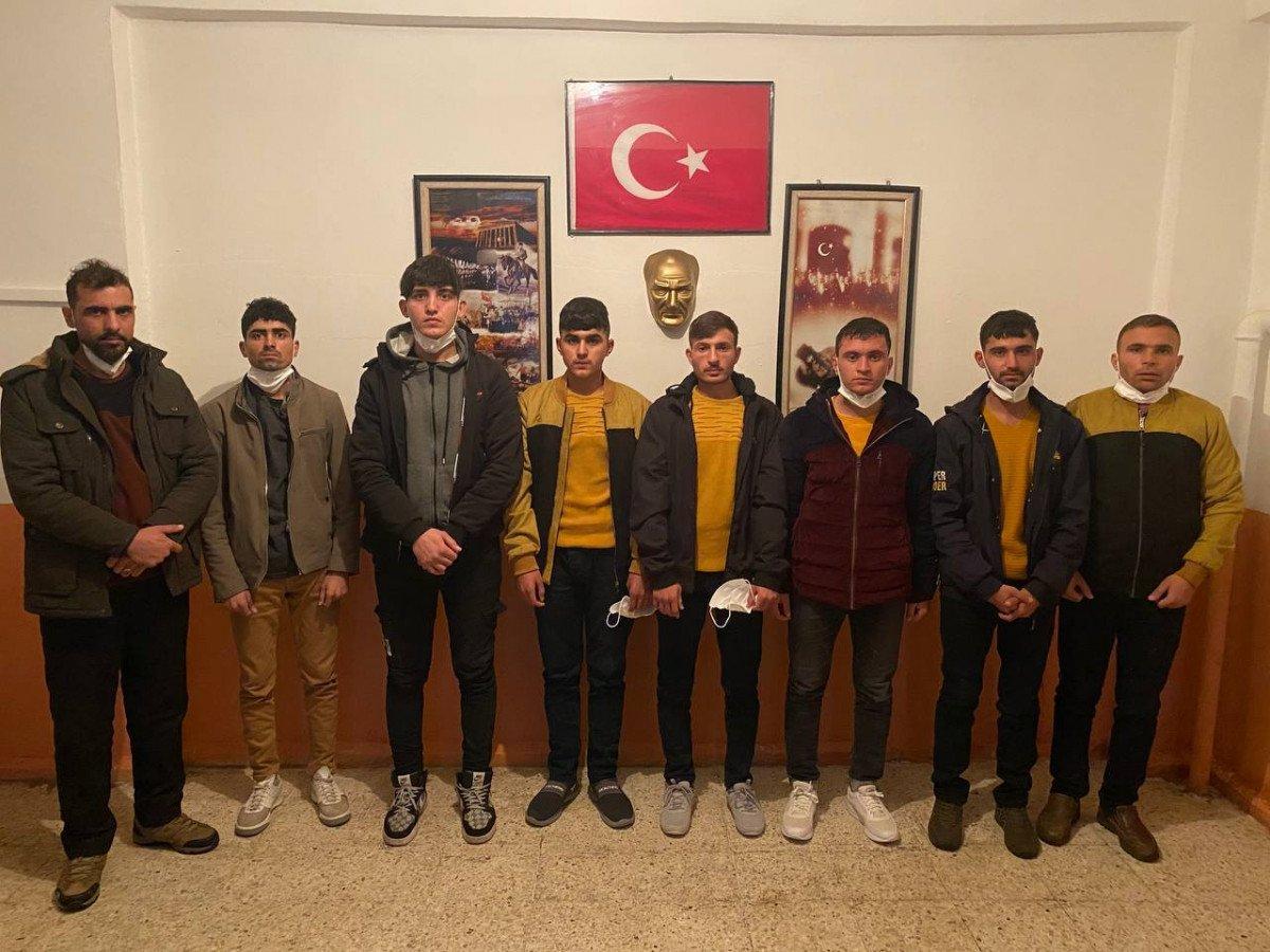 Van’da, sahte pasaportlu 8 kaçak göçmen yakalandı