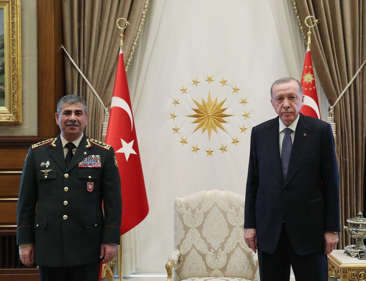 Hulusi Akar, Azerbaycanlı mevkidaşı Hasanov ile görüştü