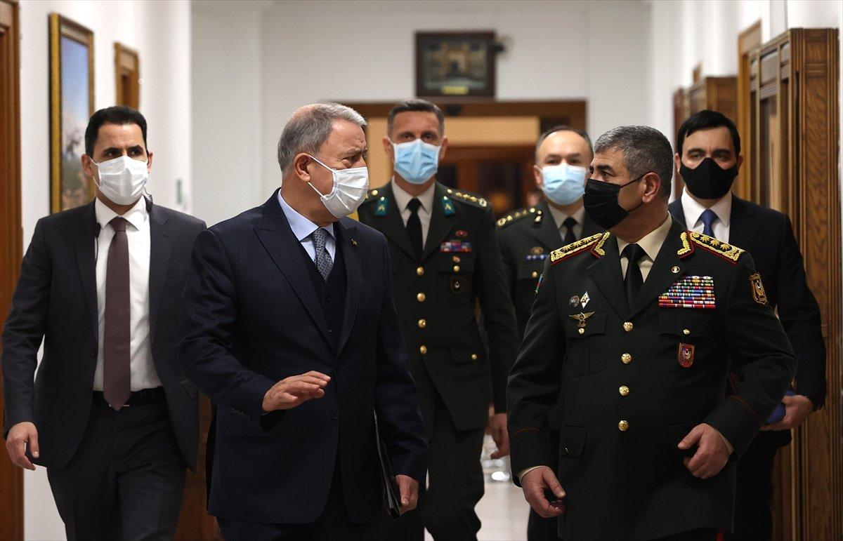 Hulusi Akar, Azerbaycanlı mevkidaşı Hasanov ile görüştü