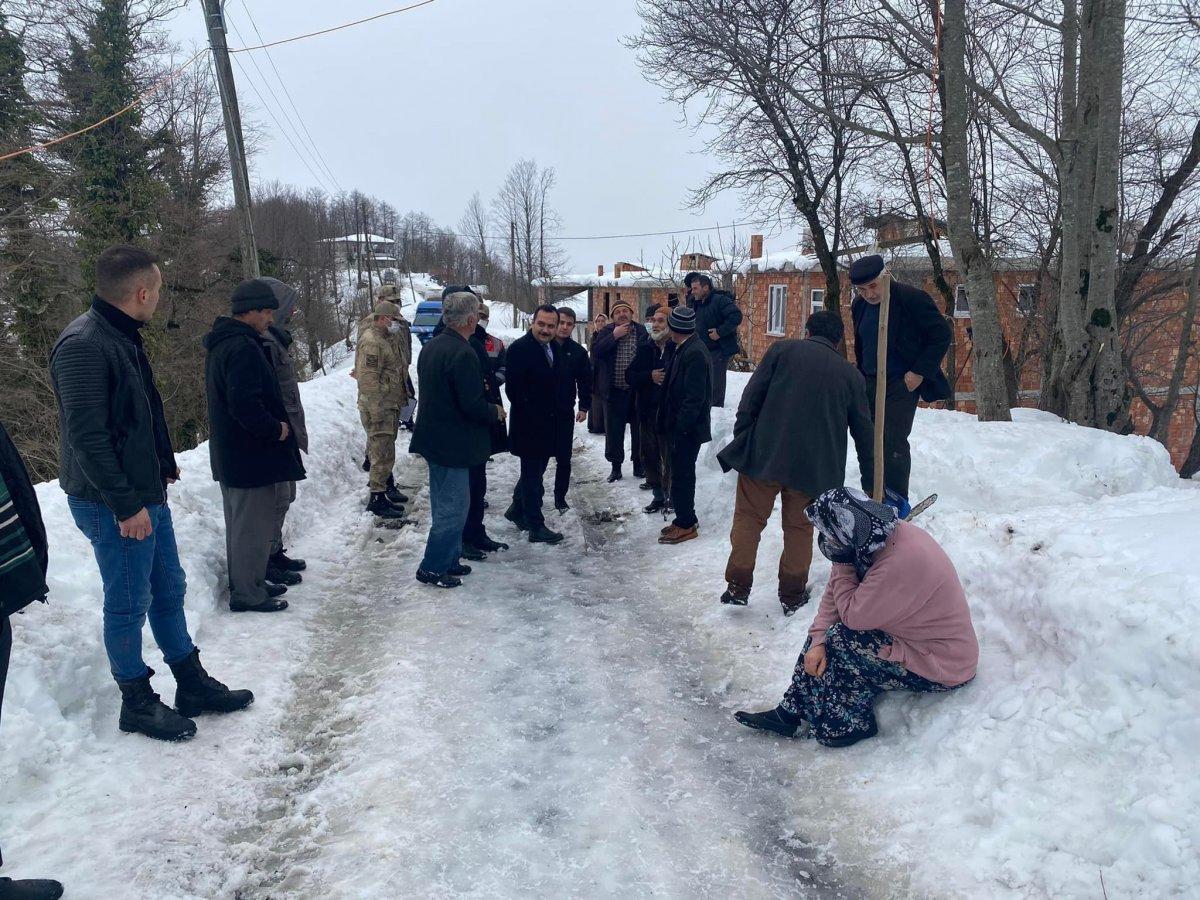 Ordu'da kar ağırlığına dayanamayan balkon çöktü