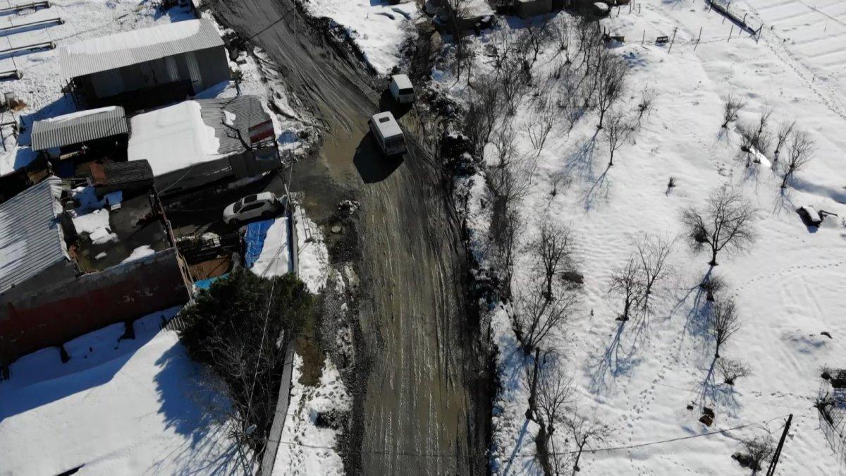 Arnavutköy'de yollar, çamur havuzuna döndü