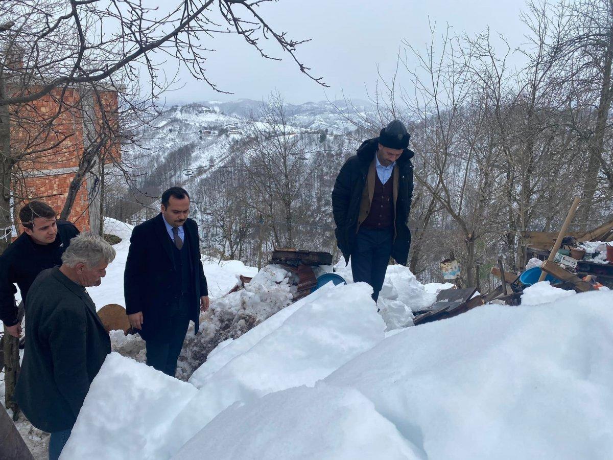 Ordu'da kar ağırlığına dayanamayan balkon çöktü