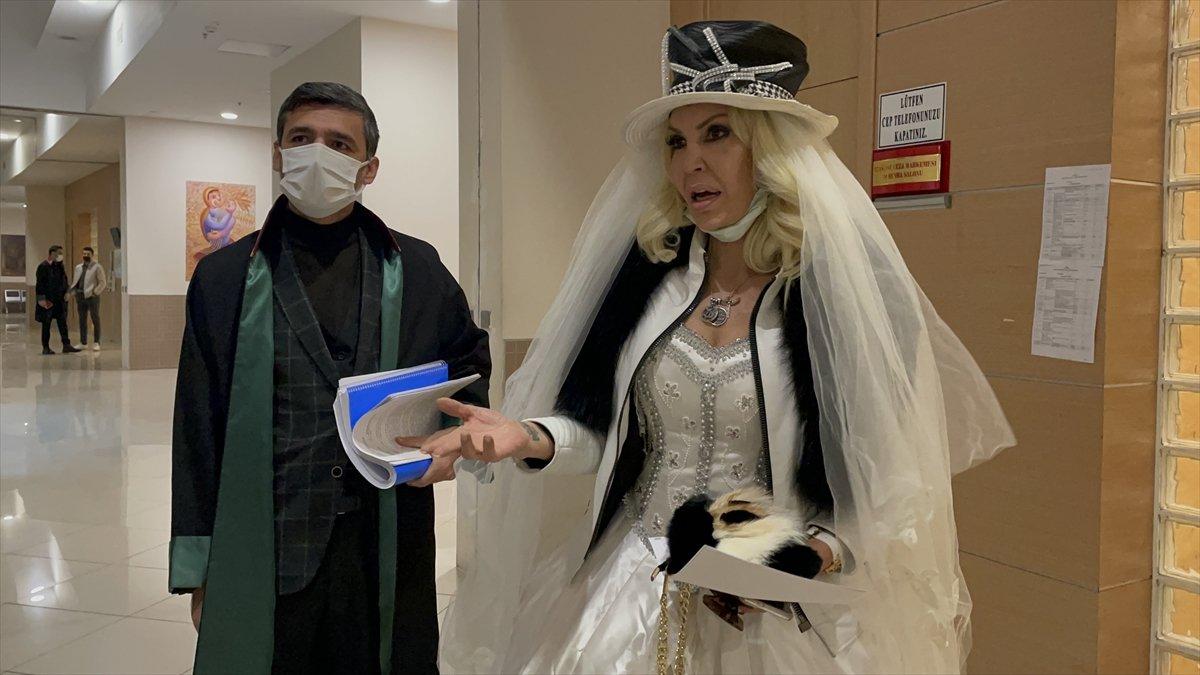 'Sisi' lakaplı Seyhan Soylu sanık olduğu duruşmaya gelinlikle katıldı