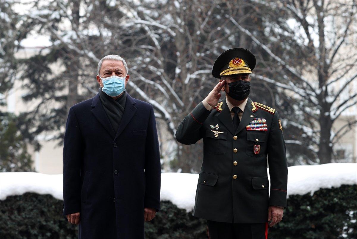 Hulusi Akar, Azerbaycanlı mevkidaşı Hasanov ile görüştü