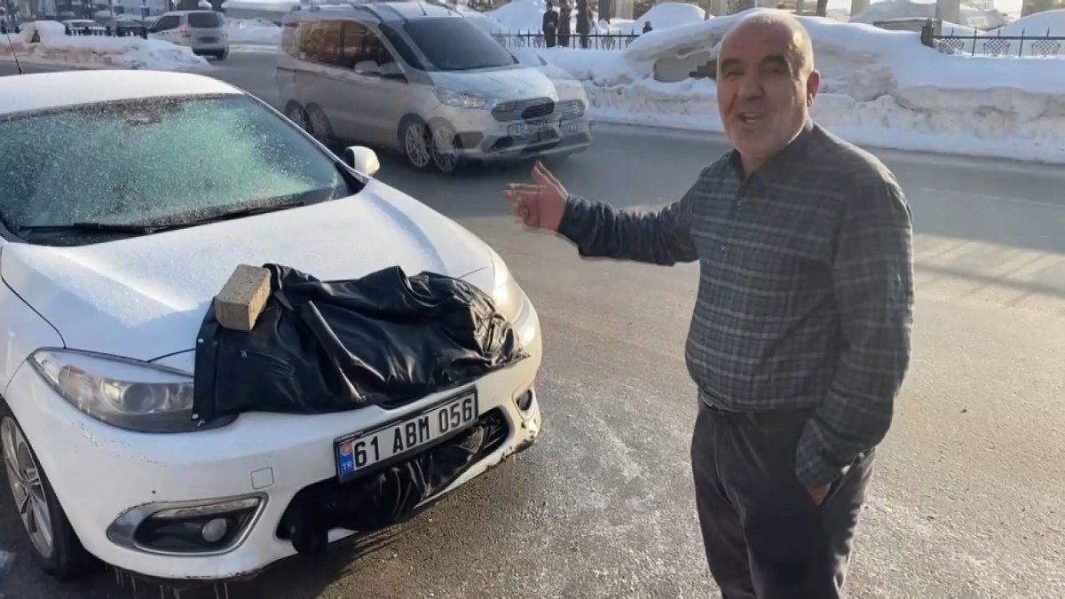 Muş'a gelen vatandaşın aracını ısıtma yöntemi