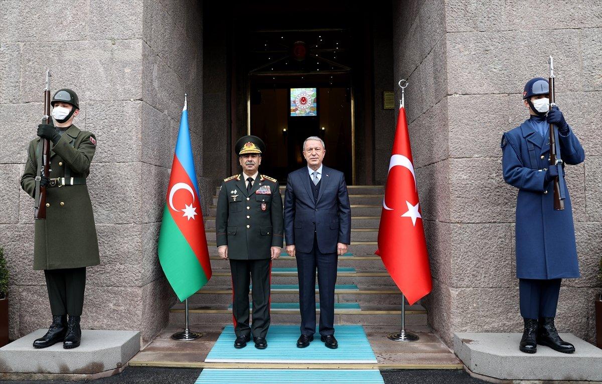 Hulusi Akar, Azerbaycanlı mevkidaşı Hasanov ile görüştü