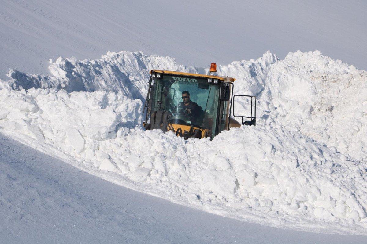 Hakkari'de üs bölgelerinin yolları için tüneller açıldı
