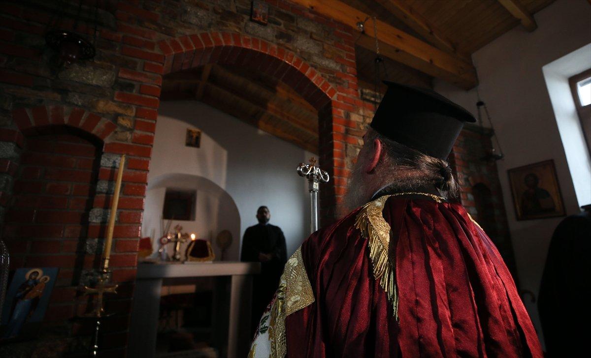 Yunan Bakan Yardımcısı Katsaniotis, Gökçeada'da ayine katıldı