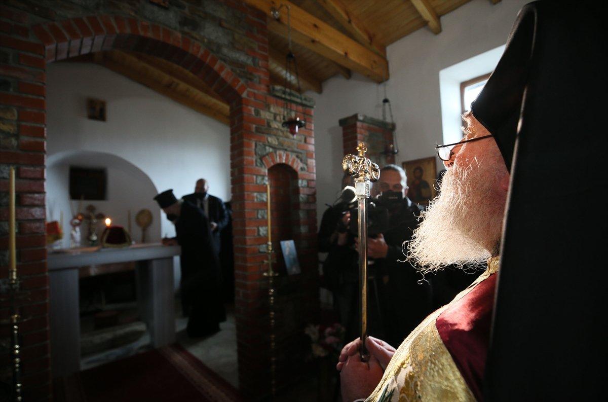 Yunan Bakan Yardımcısı Katsaniotis, Gökçeada'da ayine katıldı