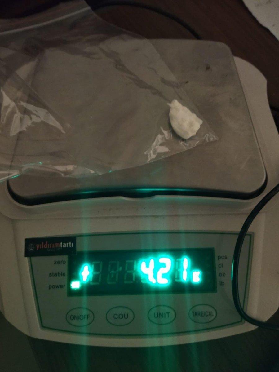 Van'da bir şahıs eroinle uçağa binerken yakalandı