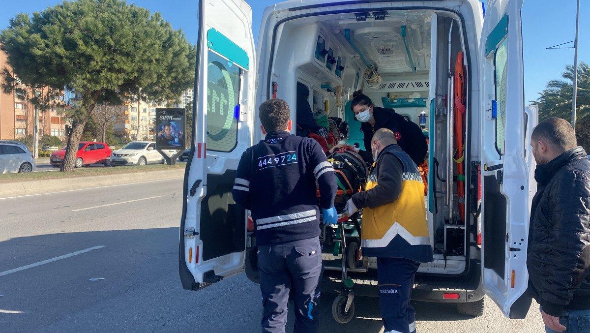 Kartal’da kırmızı ışıkta geçen yayaya otomobil çarptı