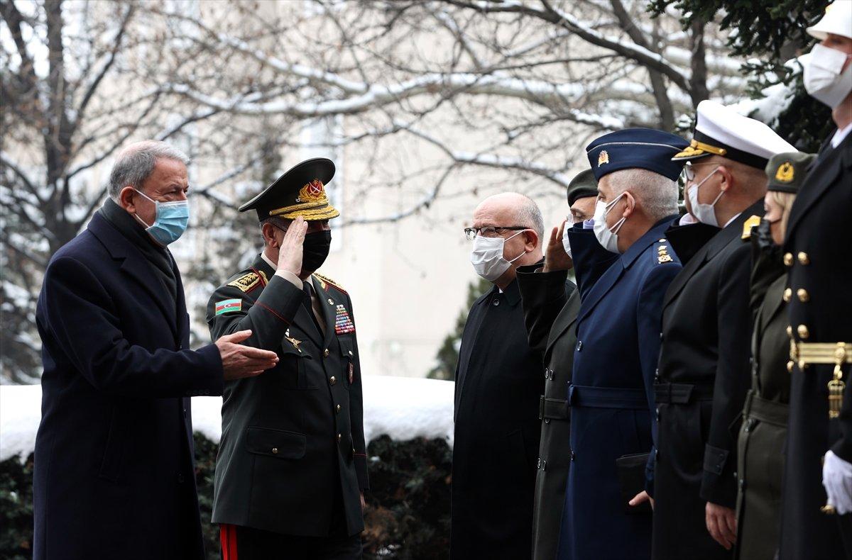 Hulusi Akar, Azerbaycanlı mevkidaşı Hasanov ile görüştü