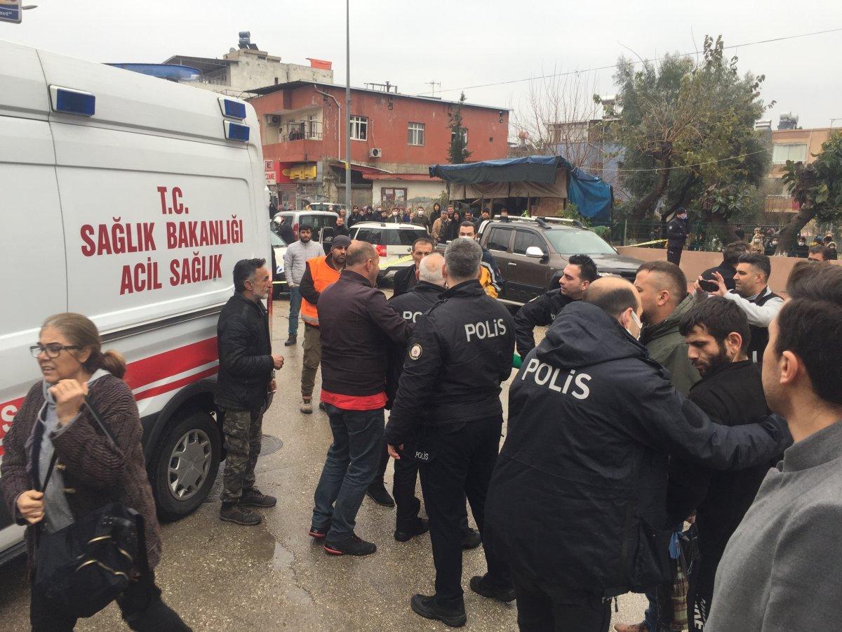 Adana'da dehşet: Çocuklarının bulunduğu evi ateşe verdi