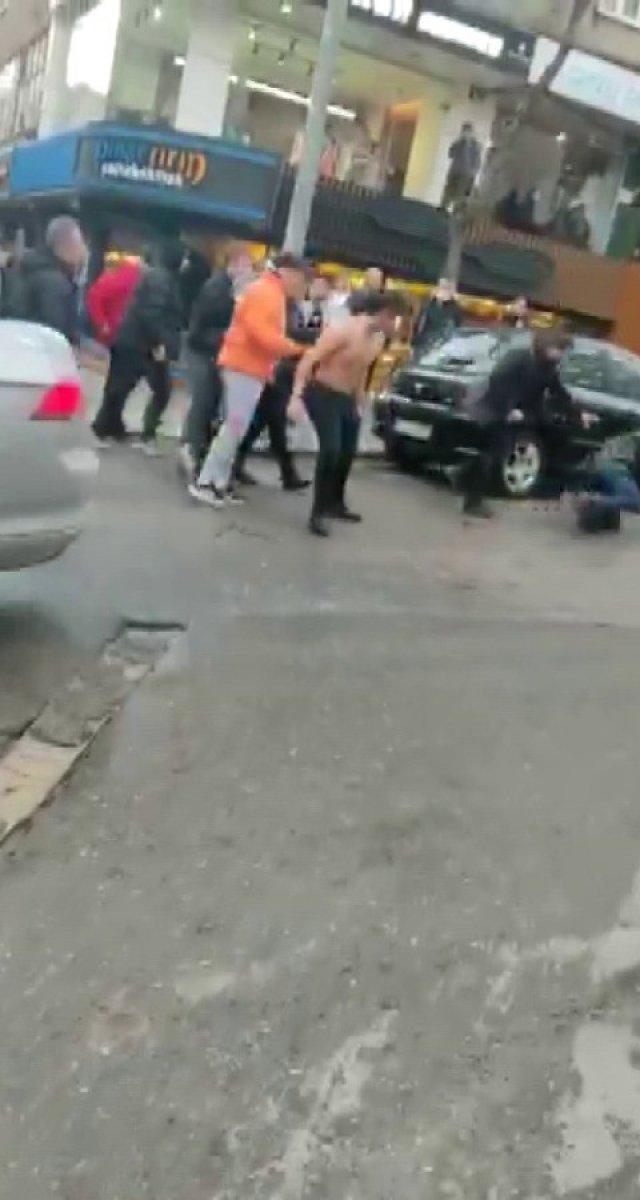 Tuzla'da kavgayı ayırmak isteyen ağabey ile kardeş bıçaklandı