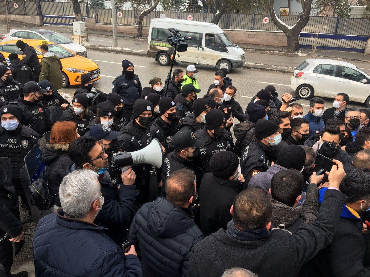 Öğretmenlerin Meclis önündeki eyleminde arbede çıktı