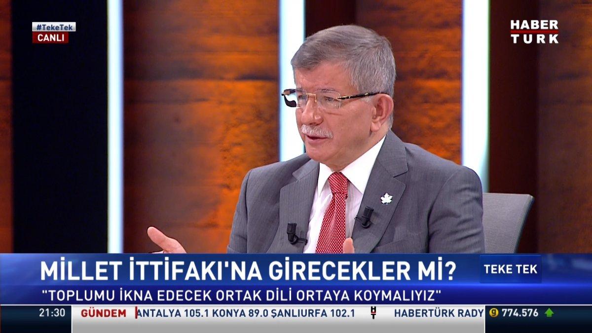 Davutoğlu'ndan oturma sırası tepkisi