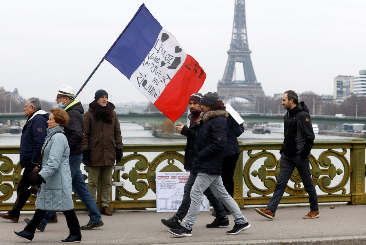 Avrupa, Omicron'la rekor vaka artışlarına rağmen salgın önlemlerini kaldırdı
