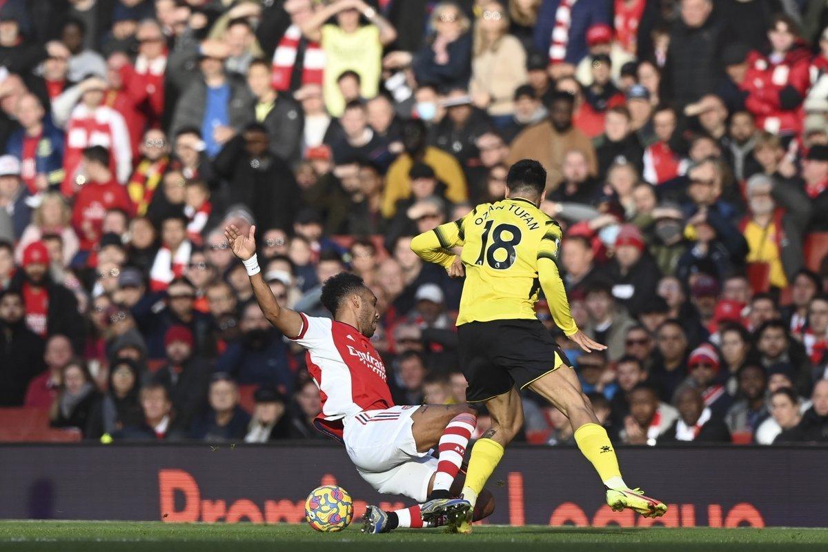 Ozan Tufan Fenerbahçe'ye döndü