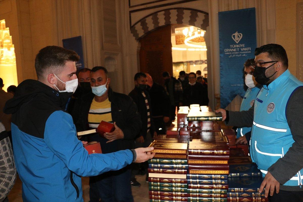 Regaip Kandili yurt genelinde dualarla idrak edildi