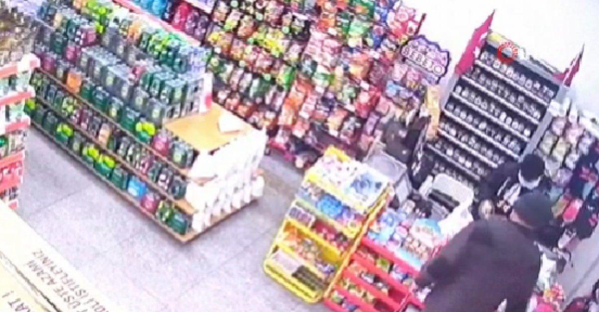 Sultangazi'de çaldığı kredi kartlarıyla alışveriş yaptı