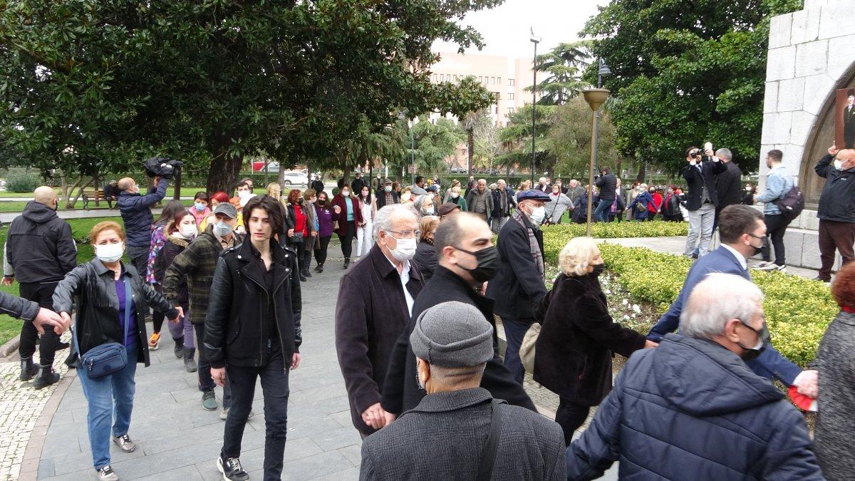 Samsun'daki Atatürk Anıtı'na gidenler, heykel etrafında döndü