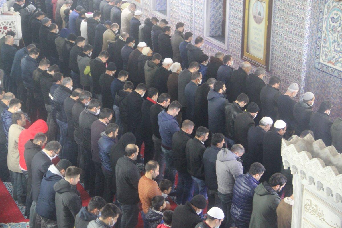 Regaip Kandili yurt genelinde dualarla idrak edildi