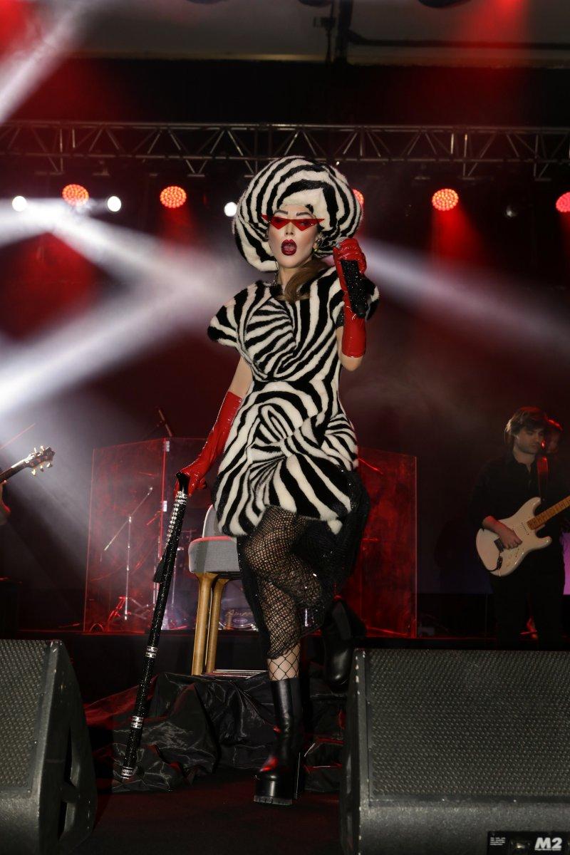 İrem Derici: Hande Yener'e aşık oldum