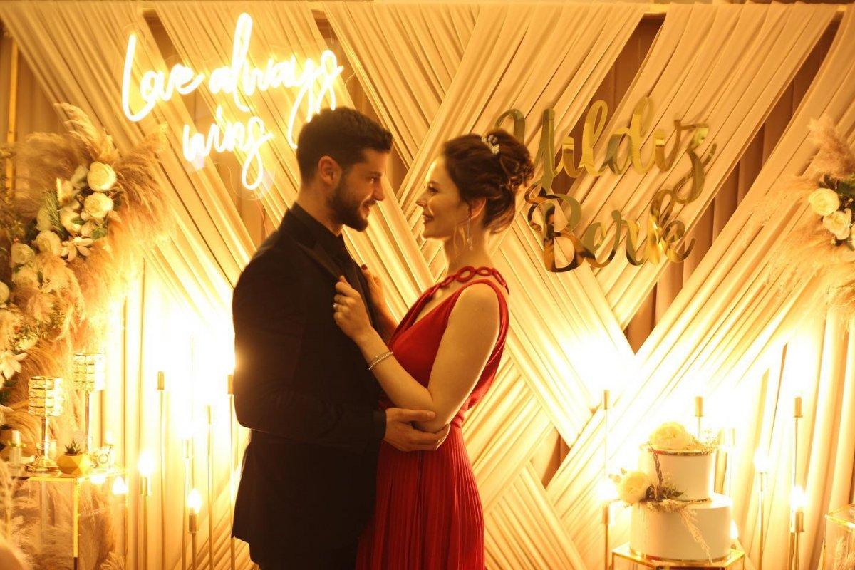 Berk Oktay ve Yıldız Çağrı Atiksoy nişanlandı