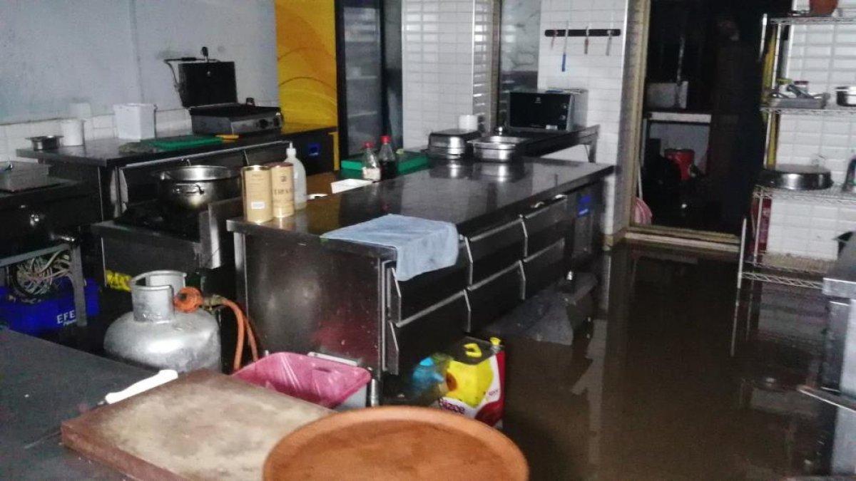 Manavgat Şelalesi'ndeki tesisler su altında kaldı