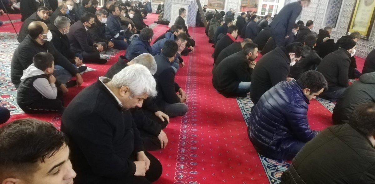 Regaip Kandili yurt genelinde dualarla idrak edildi