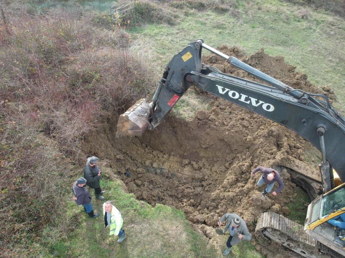 Sinop'ta yaşanan heyelan su borusunu kırdı