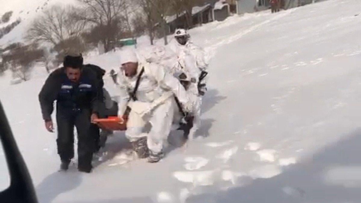 Tunceli'de ayağı kırılan şahıs helikopterle hastaneye kaldırıldı