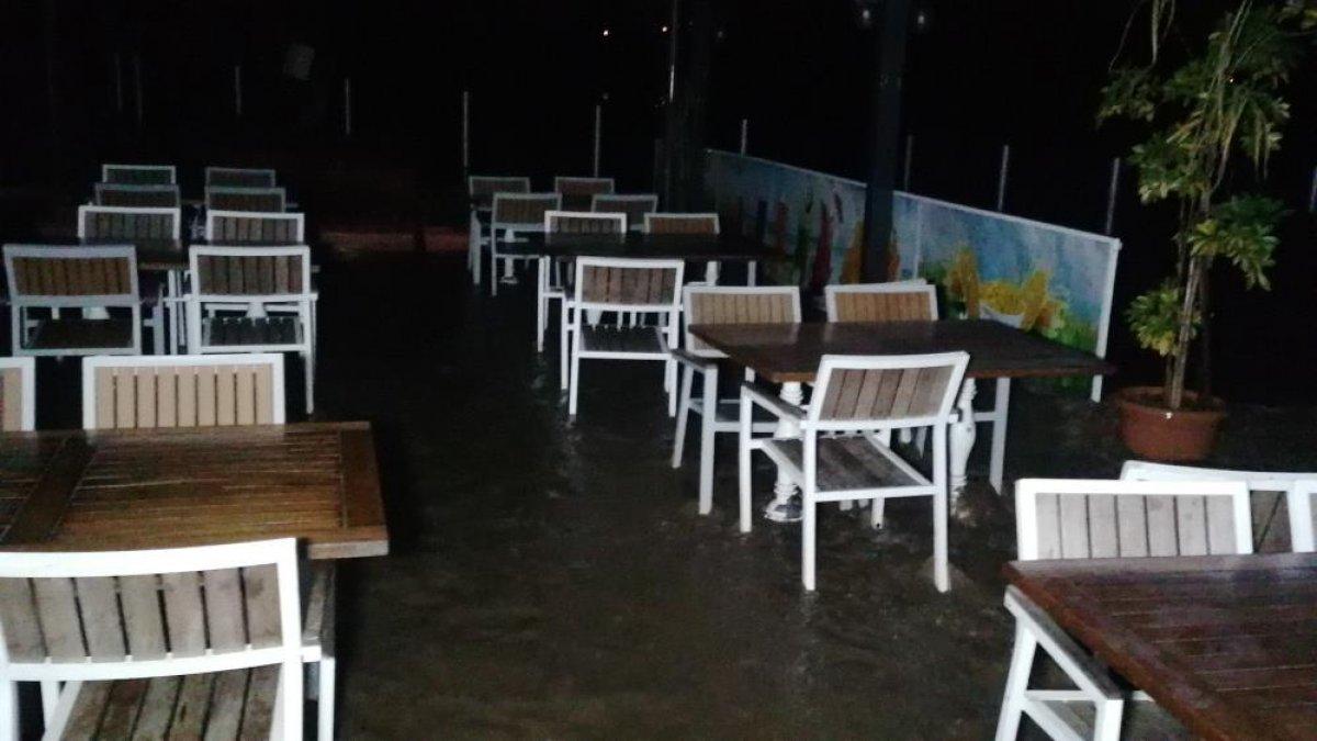 Manavgat Şelalesi'ndeki tesisler su altında kaldı