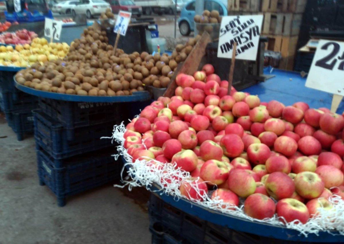 Kayseri pazarlarında salatalığın kilosu 25 lira oldu