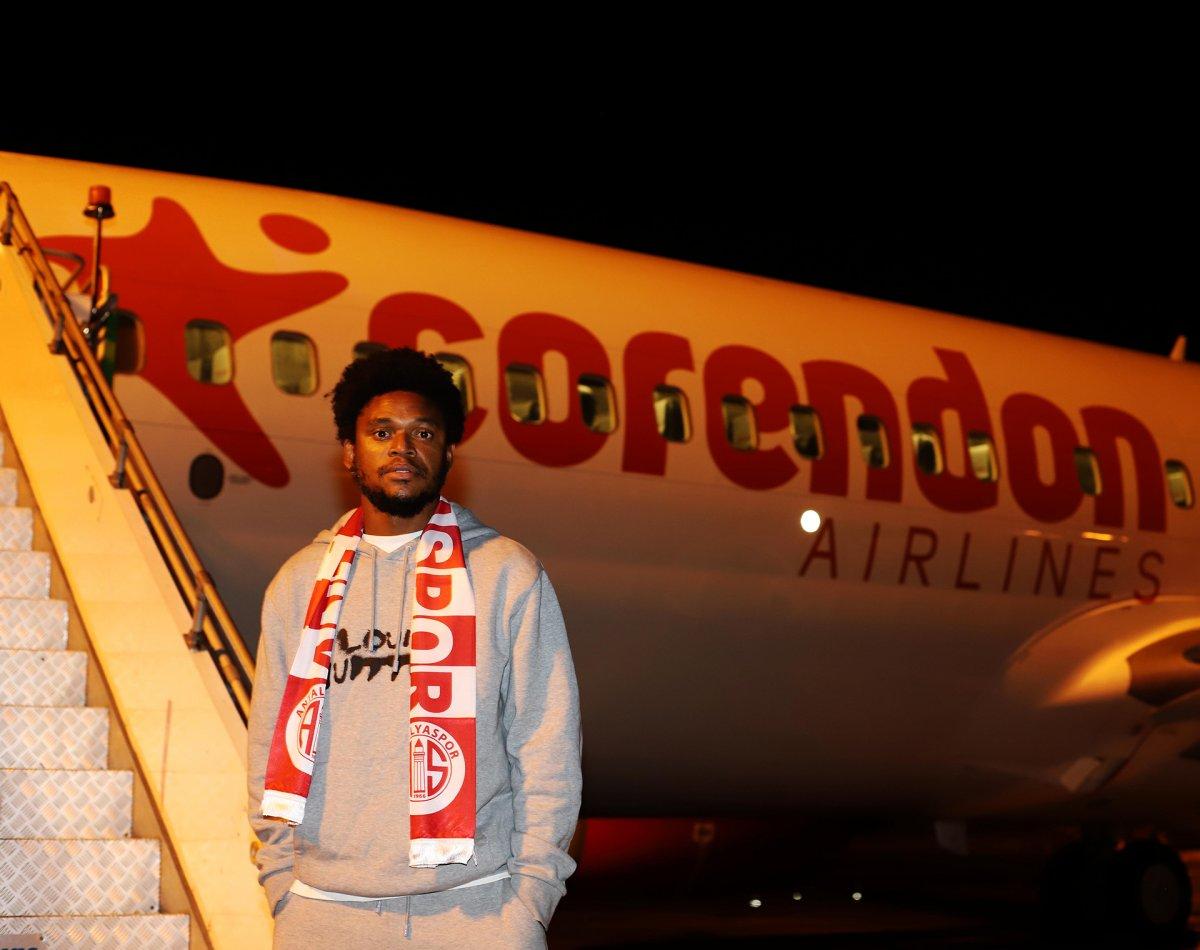 Antalyaspor, Luiz Adriano'yu transfer etti