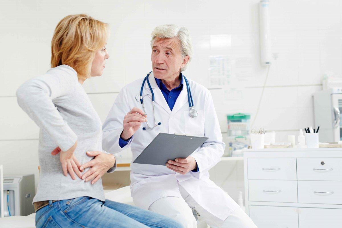 Kadınlarda ve erkeklerde sağ tarafta ağrının 15 nedeni