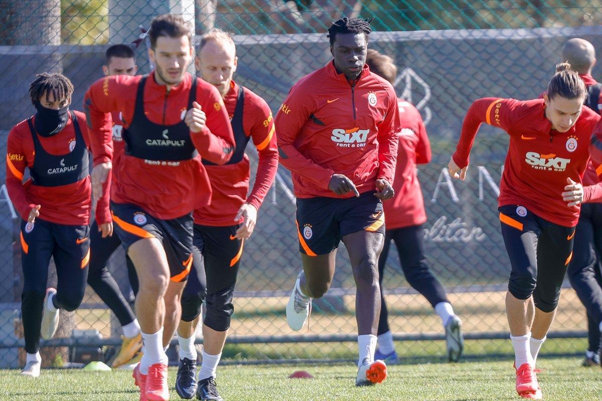 Galatasaray'da yeni transferler ilk antrenmanına çıktı