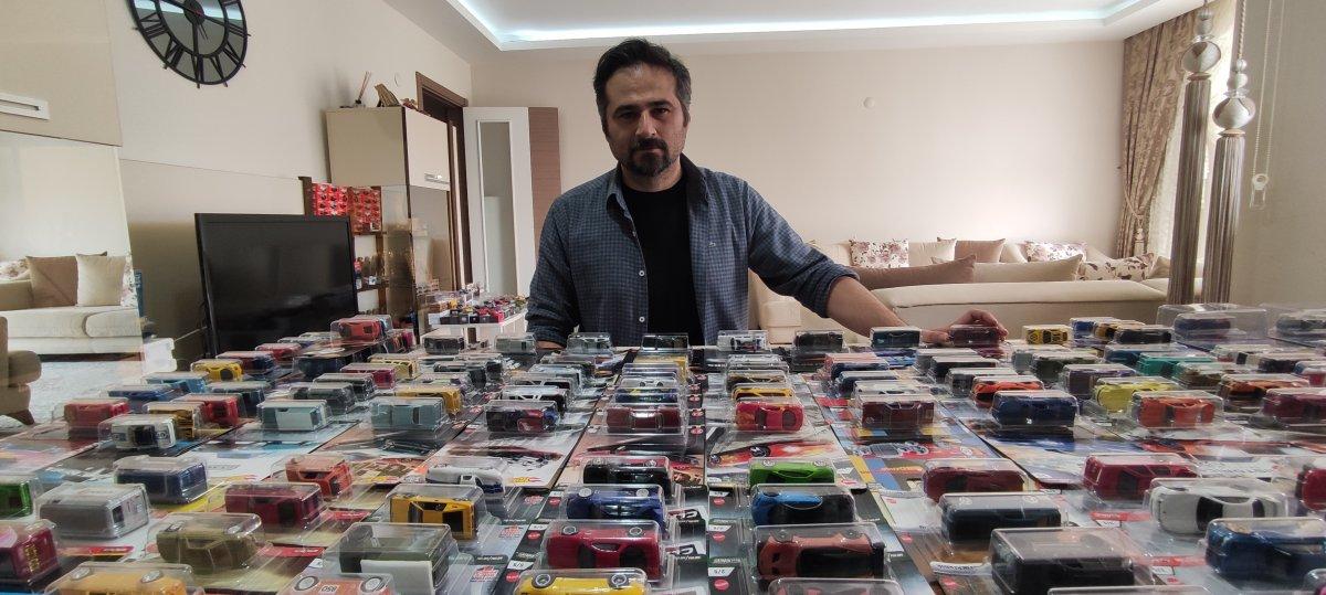 Bursalı koleksiyoncu, yatırımını ev ve arsa yerine oyuncak araçlara yapıyor