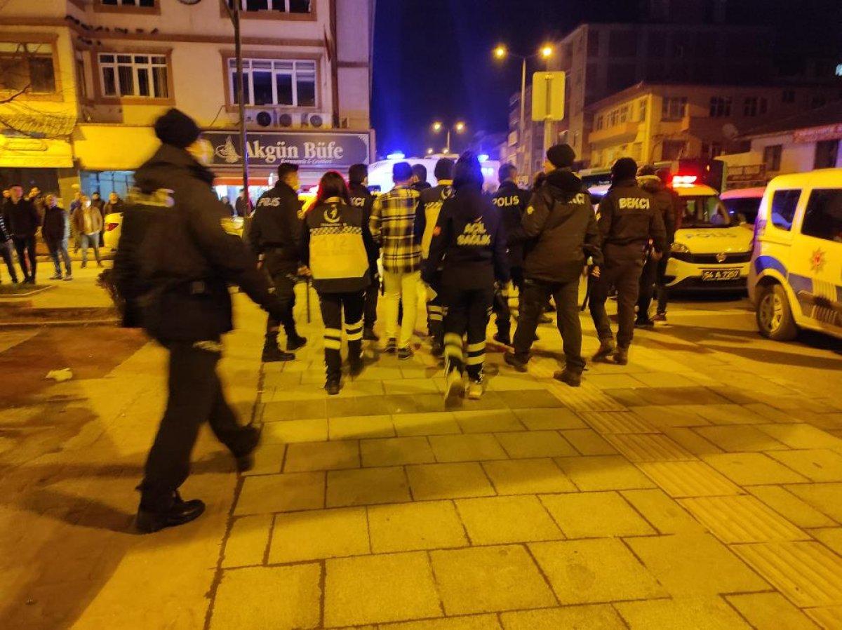 Sakarya'da düğün salonu savaş alanına döndü