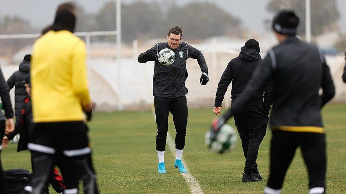 Dünya şampiyonu boksör Usyk, Antalya'da Ukrayna futbol takımının kampında
