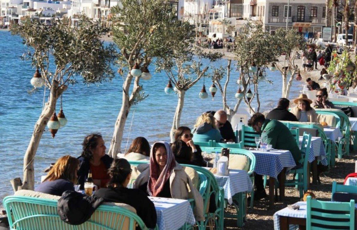 Bodrum'da güneşi gören sahile koştu