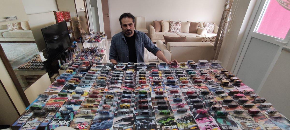 Bursalı koleksiyoncu, yatırımını ev ve arsa yerine oyuncak araçlara yapıyor