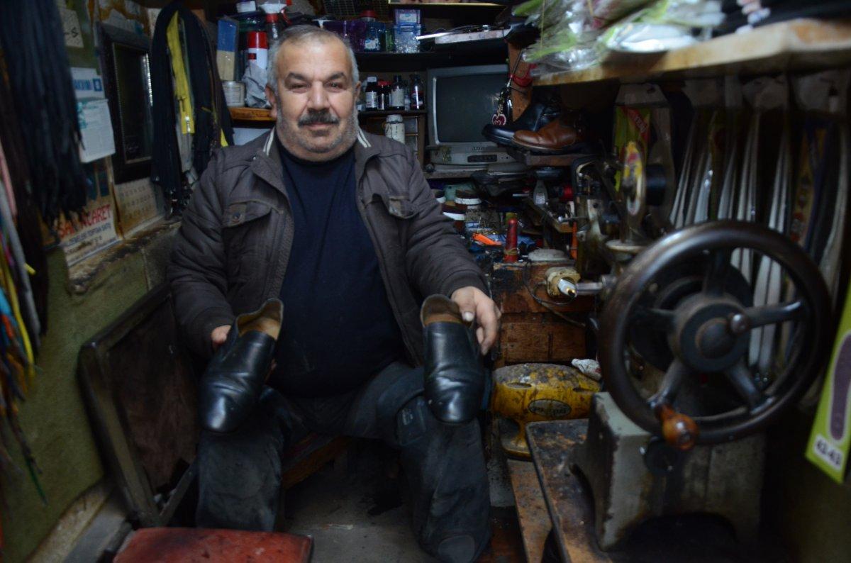 Ordulu ayakkabı tamircisi, hiç giyemediği ayakkabıları tamir ediyor