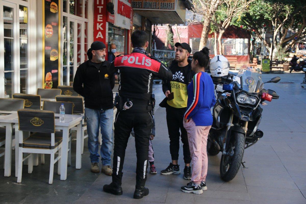 Antalya’da genç annenin telefonunu alıp, kaçtı